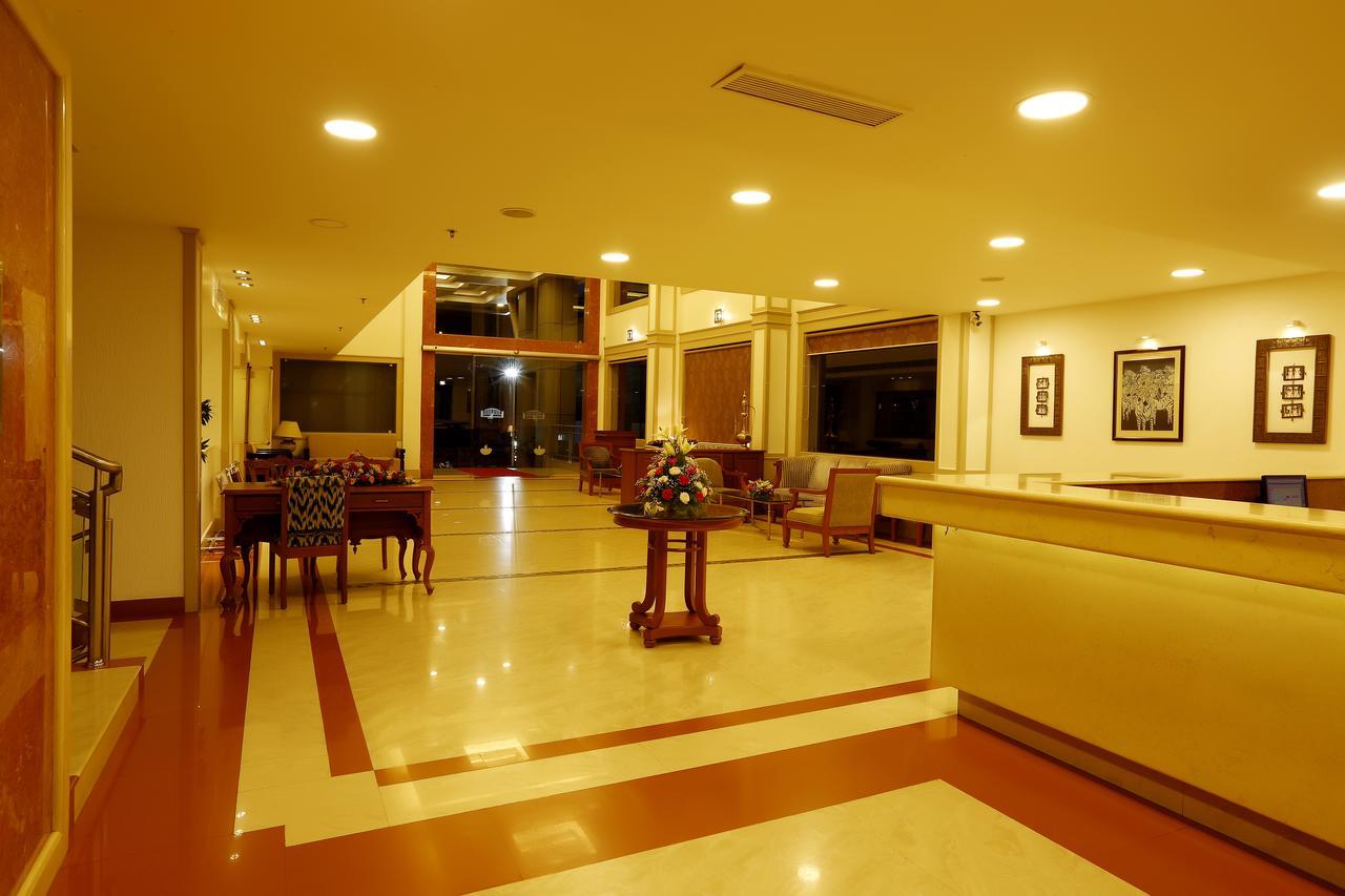 Hotel Arcadia Regency Alappuzha Extérieur photo